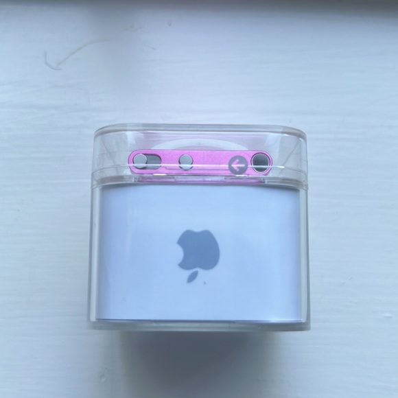 4th Generation Apple iPod Shuffle 2GB Pink Model A1373 New and Sealed! - Picture 4 of 7